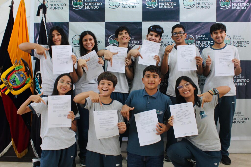 Nuevo Consejo Estudiantil 2025 – Unidad Educativa Nuestro Mundo Salinas